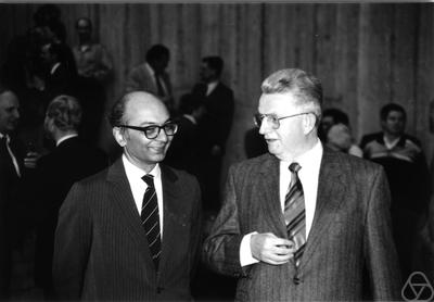 Raghavan Narasimhan, Reinhold Remmert