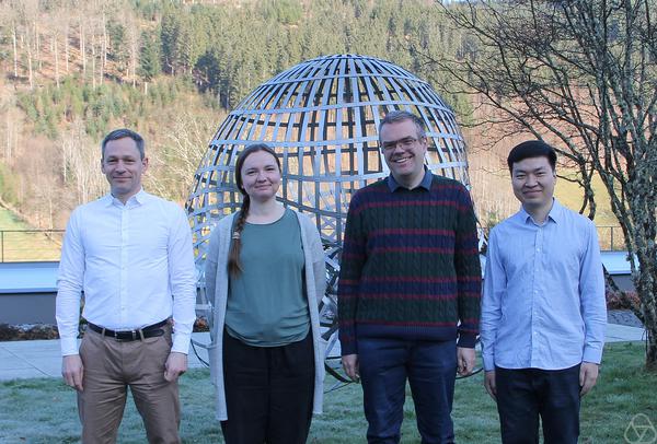 Matthias Meiners, Alicja Kolodziejska, Sebastian Mentemeier, Hui Xiao